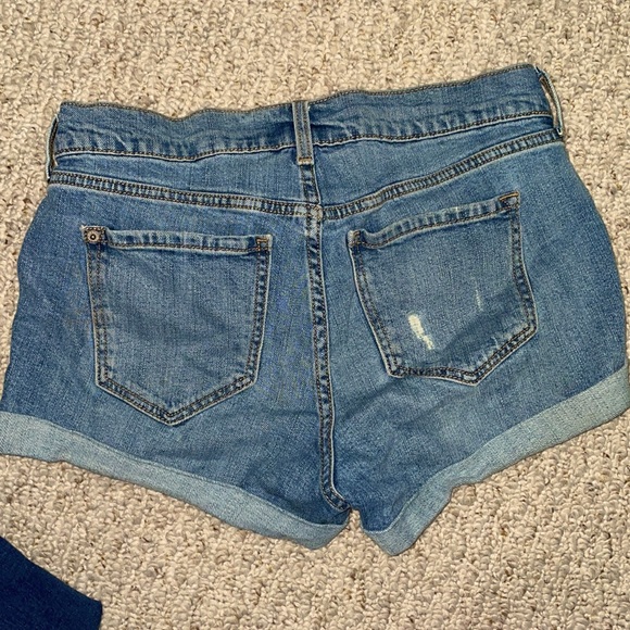Old Navy Distressed Boyfriend Denim Shorts - Picture 2 of 2